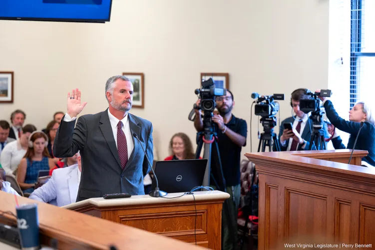 Lawmakers clash with DoHS secretary over delayed school clothing allowance